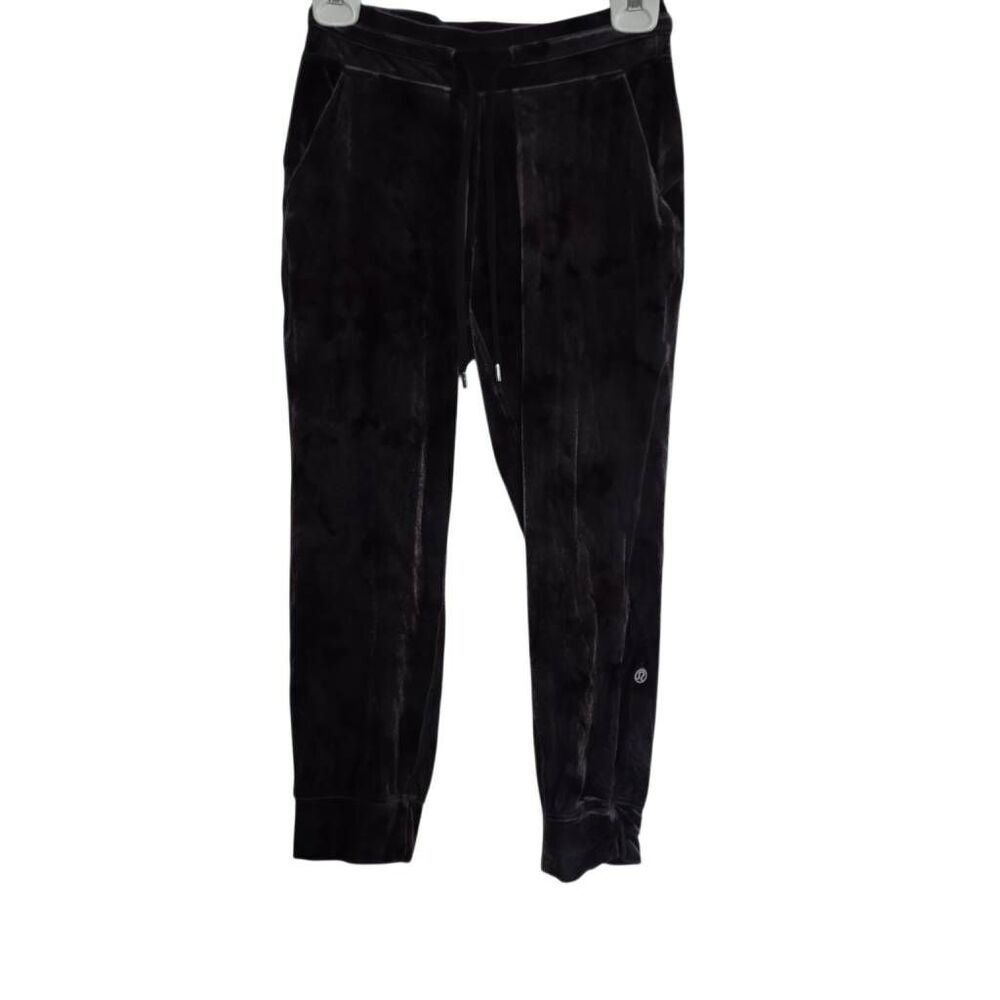 Lululemon Women's Size 4 Purple Dyed Velvet Cropped Joggers